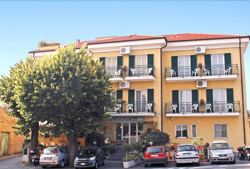 Hotel Torre Antica Loano Esterno foto