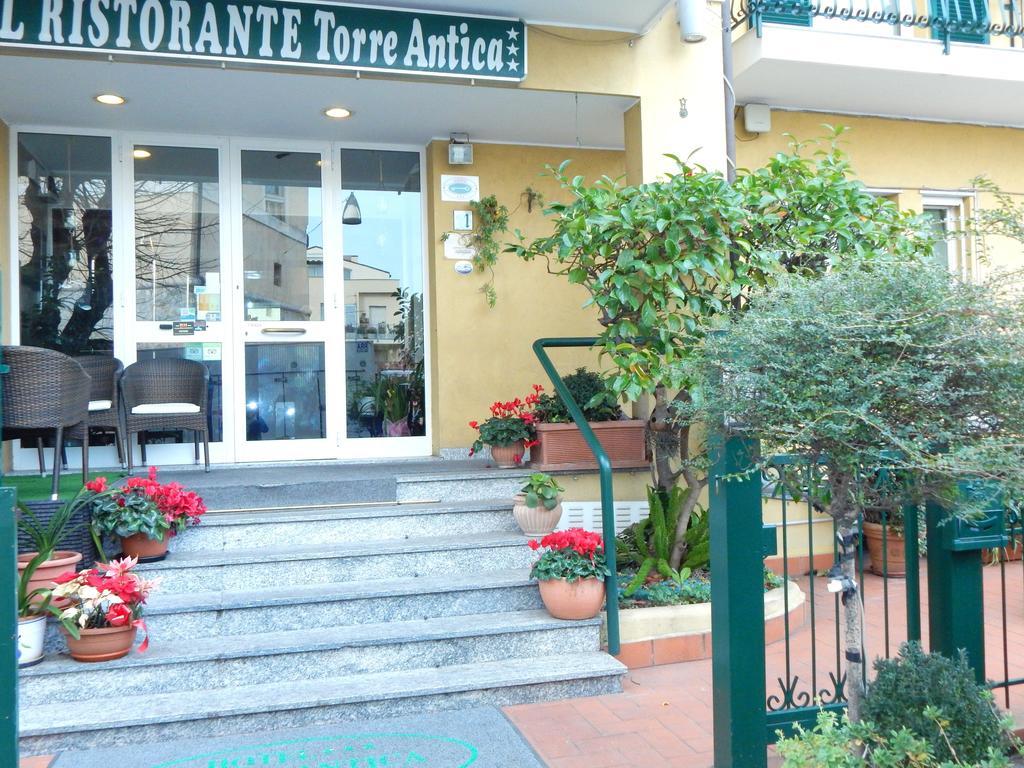 Hotel Torre Antica Loano Esterno foto